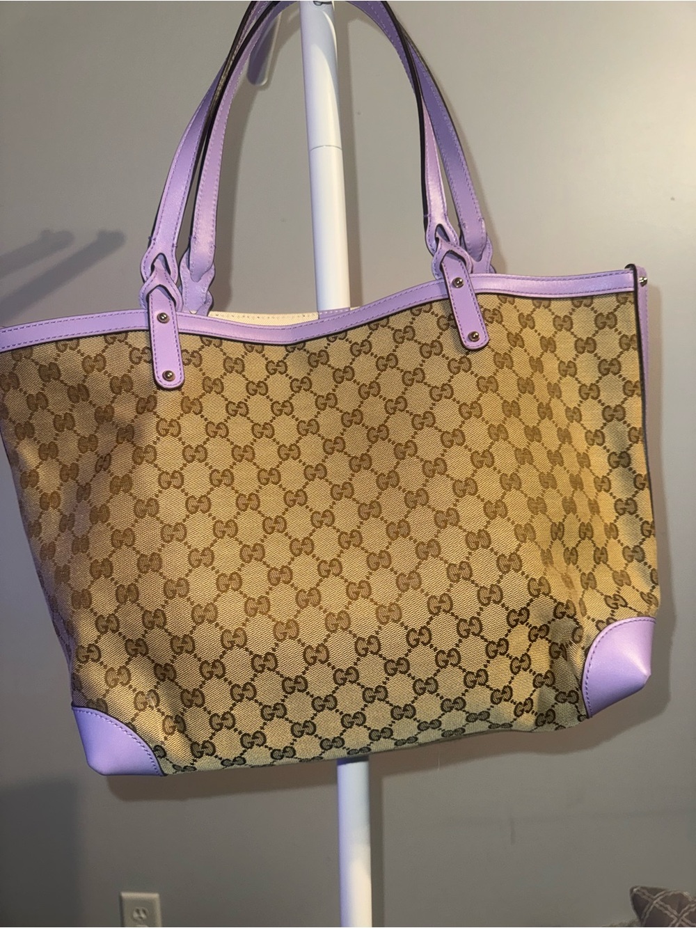 Gucci Beige GG Canvas Tote with Lavender Trim - Picture 2 of 16